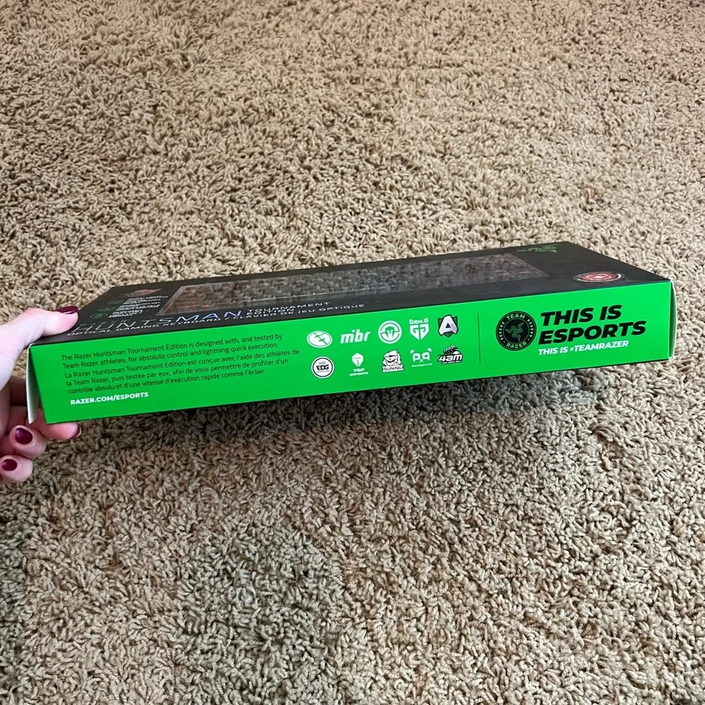 Razor huntsman tournament keyboard